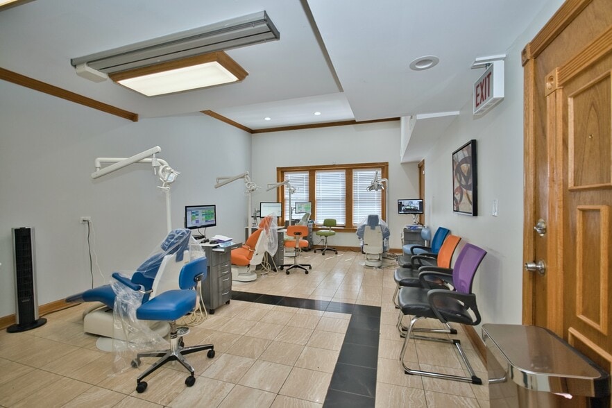 More Photos Of 3026 W Montrose Ave, Chicago Storefront Retail Residential For Sale