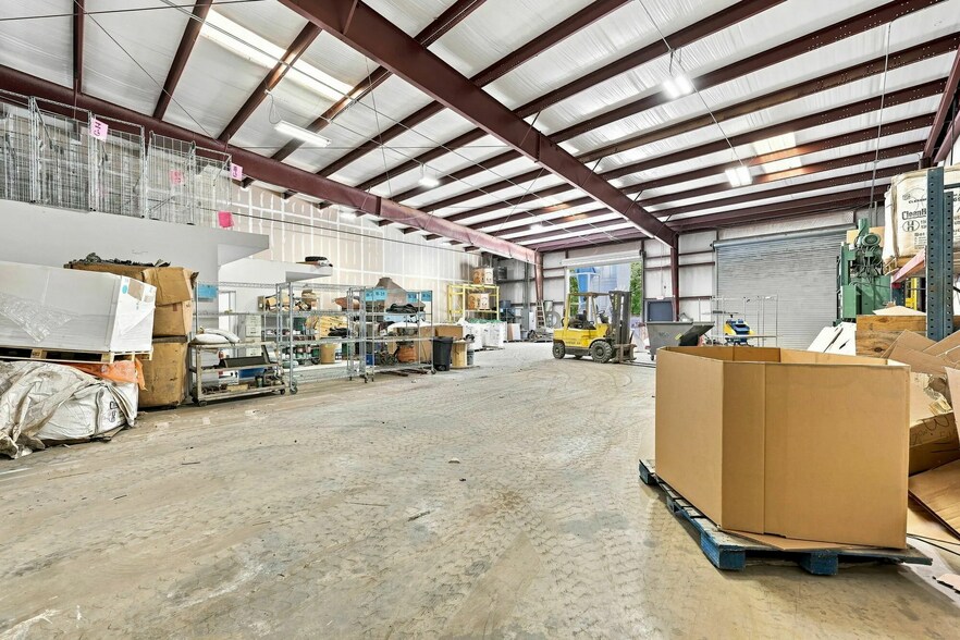 More Photos Of 3156 Buford Hwy, Rest Haven Warehouse For Lease