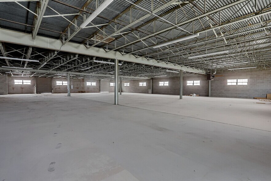 More Photos Of 220 N Saint Vrain St, El Paso Light Distribution For Sale