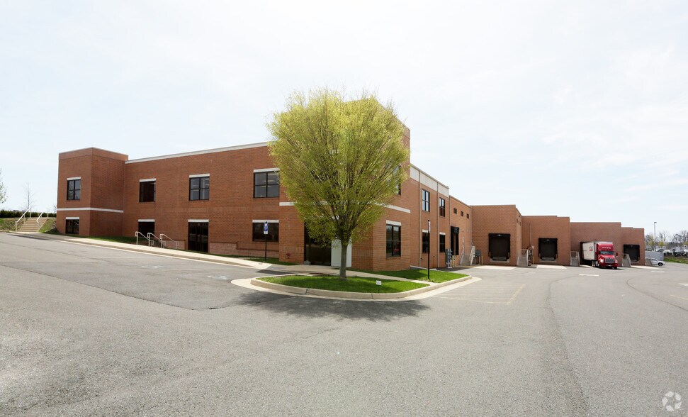 More Photos Of 240-254 Airport Rd, Winchester Light Distribution For Lease