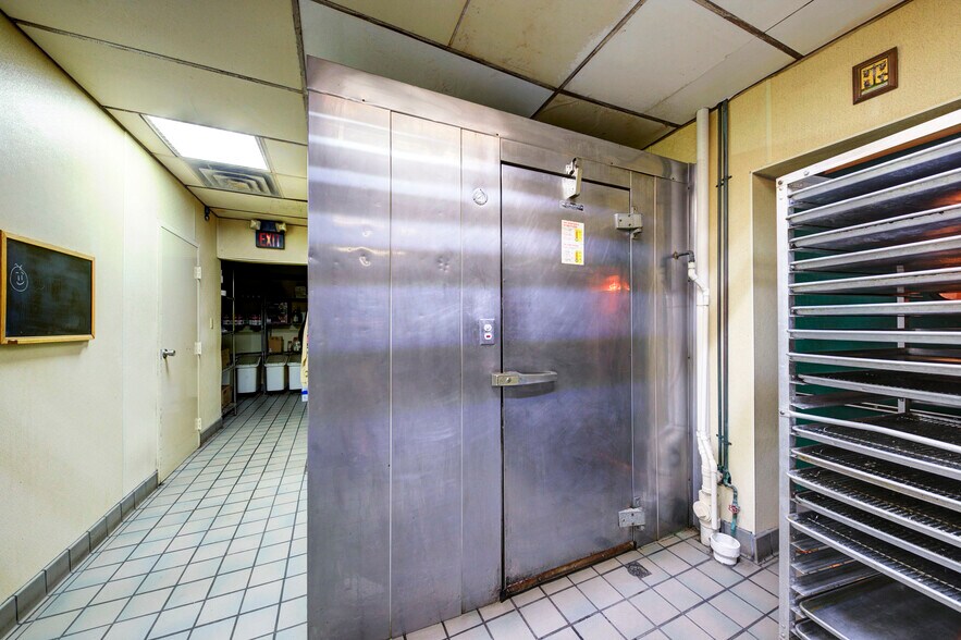 More Photos Of 1744 Biddle Ave, Wyandotte General Retail For Sale