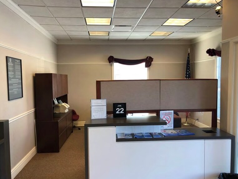 More Photos Of 123 W Grant Hwy, Marengo Bank For Sale