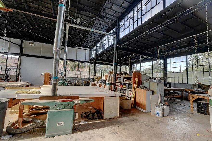 More Photos Of 555 E 3rd St, Jacksonville Warehouse For Lease