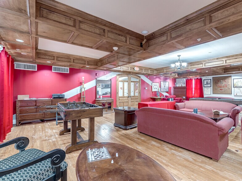 More Photos Of 702 S Lahoma Ave, Norman Dormitory For Sale