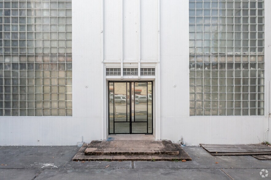 More Photos Of 2720 Leeland St, Houston Office For Lease