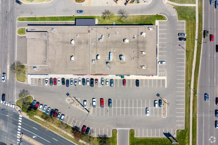 More Photos Of 1012 Cr-42 W, Burnsville Freestanding For Lease