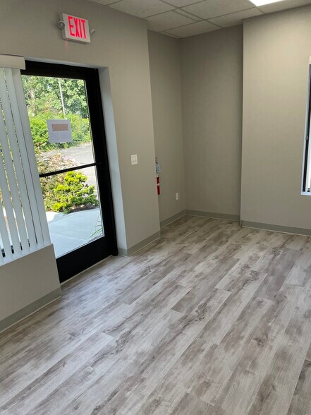 More Photos Of 189 Main Rd, Riverhead Medical For Lease