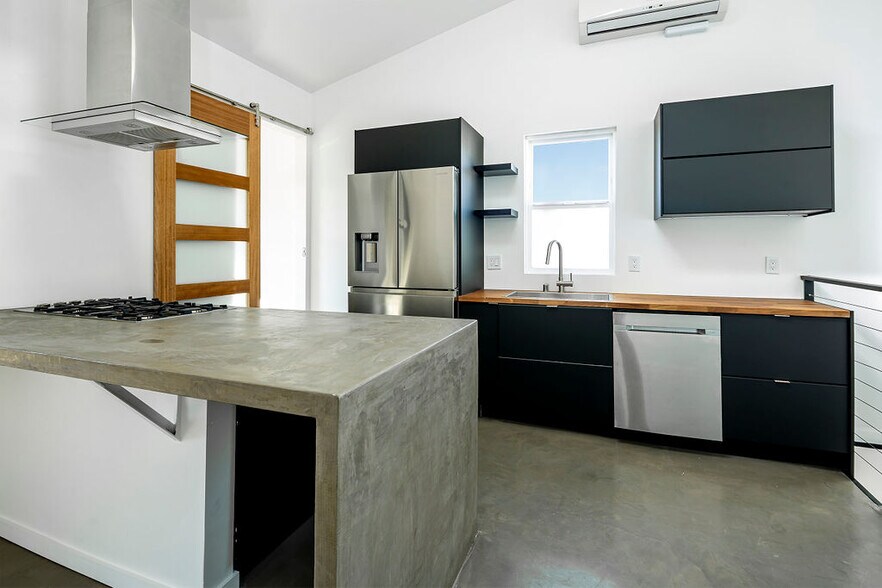 More Photos Of 1447 11th St, Santa Monica Office Residential For Lease