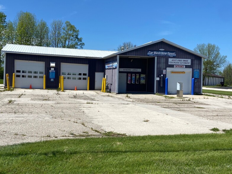 Primary Photo Of 921 Marquette Dr, Kewaunee Carwash For Sale