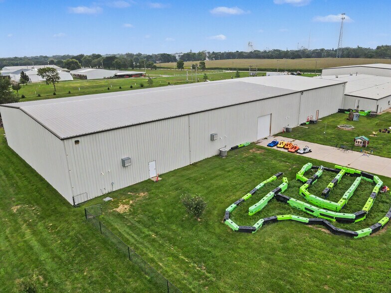 More Photos Of 545 N 1st St, Geneva Warehouse For Sale