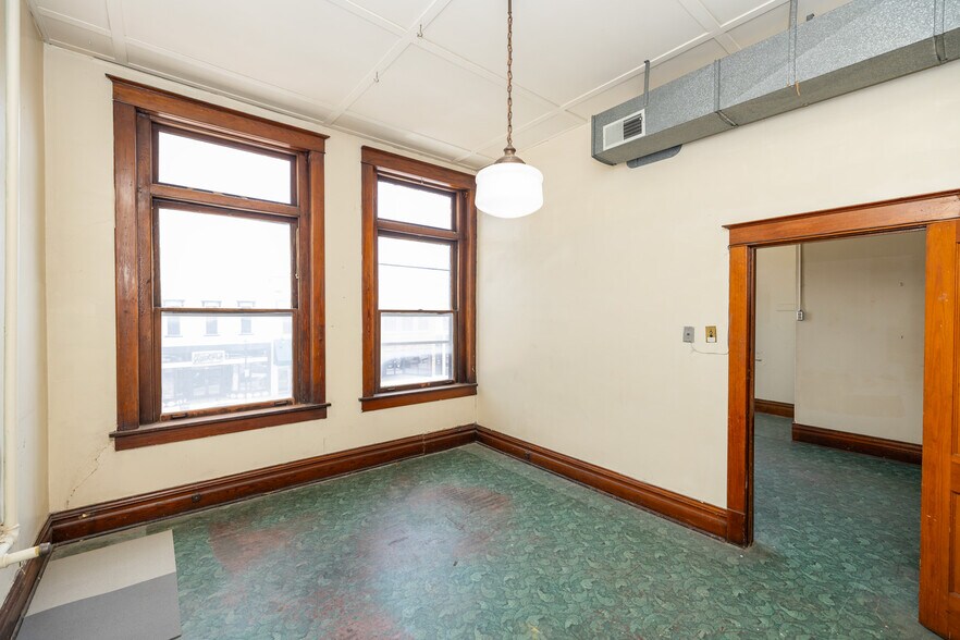 More Photos Of 108 S Santa Fe Ave, Salina General Retail For Lease