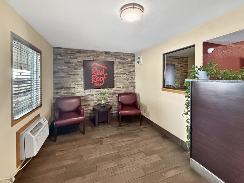 More Photos Of 5020 NE 14th St, Des Moines Hotel For Sale