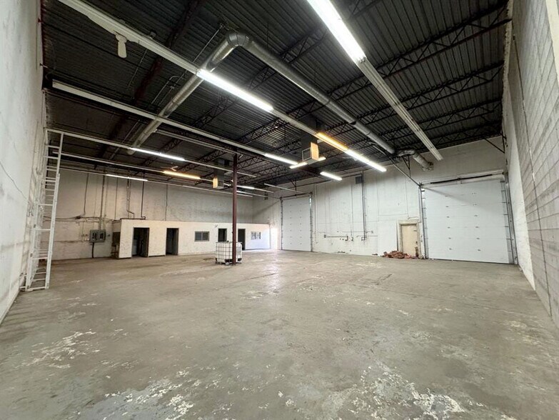 More Photos Of 1830 52nd St SE, Calgary Storefront Retail Office For Lease