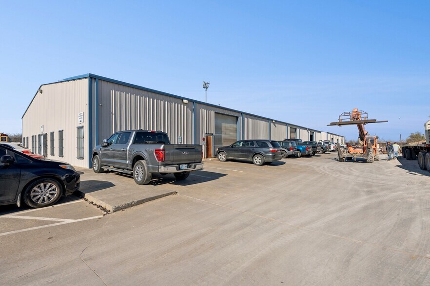 More Photos Of 2627 SW 22nd St, Oklahoma City Warehouse For Sale