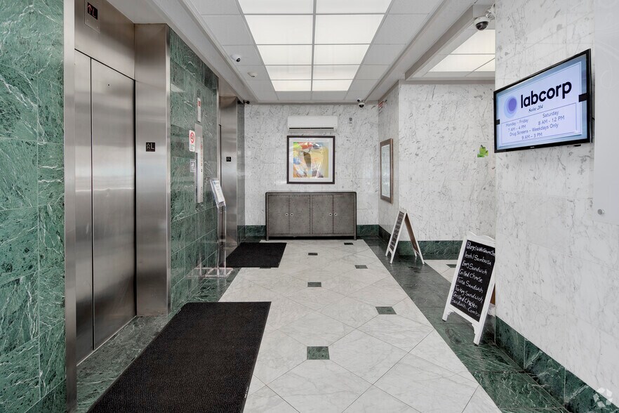 More Photos Of 205 S Whiting St, Alexandria Medical For Lease