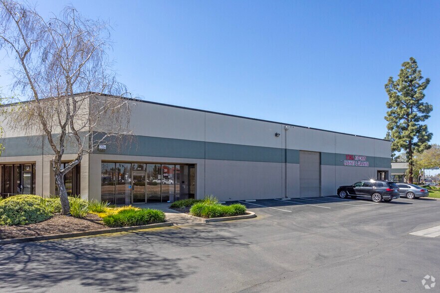 More Photos Of 4603 N Brawley Ave, Fresno Unknown For Lease