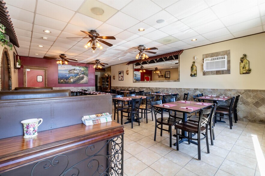 More Photos Of 212 New Jersey Ave, Wildwood Storefront For Sale