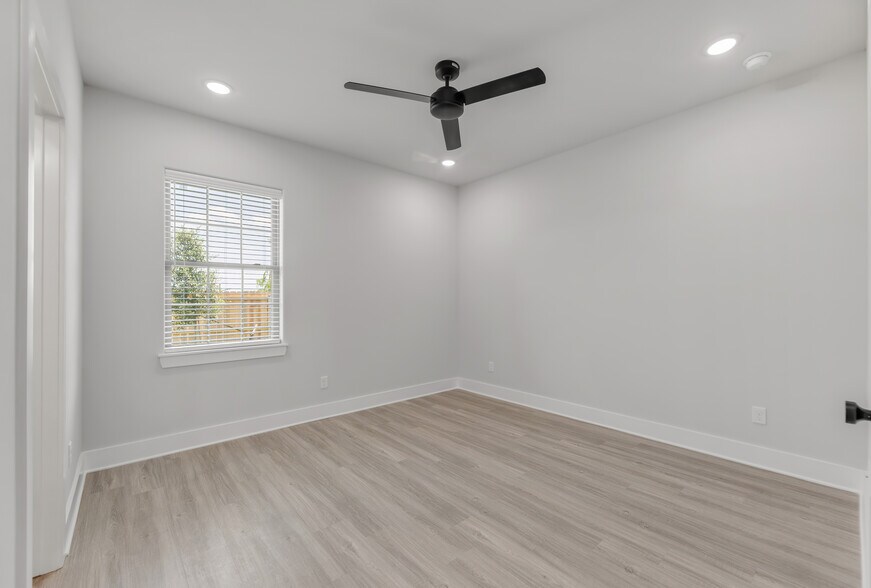 More Photos Of 514 Deacon Dr W, College Station Apartments For Sale