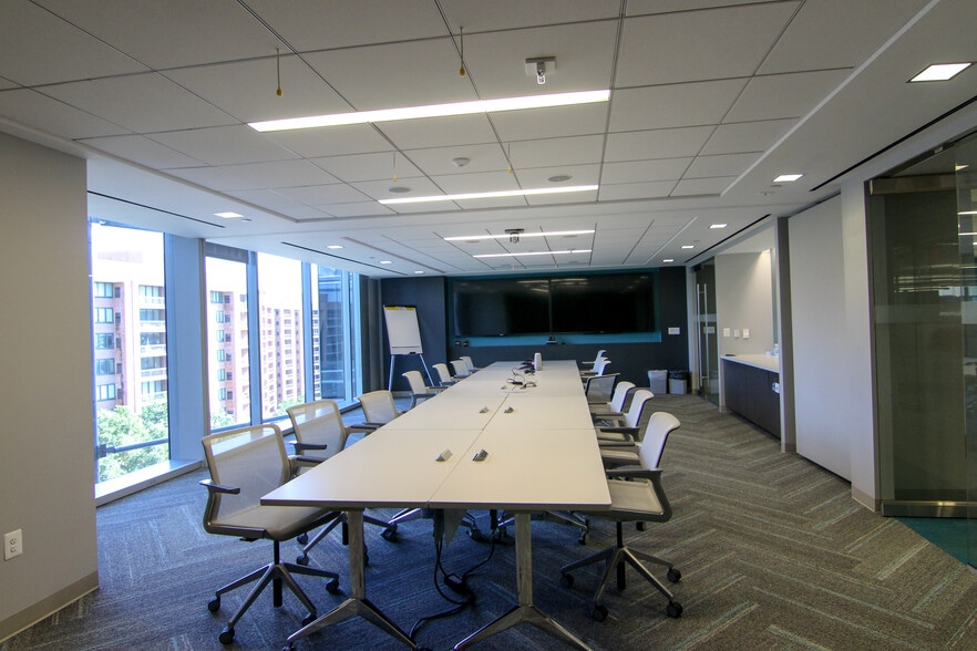 More Photos Of 1400 Crystal Dr, Arlington Office For Lease