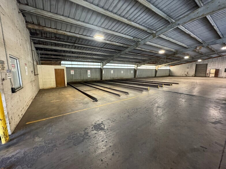 More Photos Of 4616 Enterprise Dr, Bartonville Industrial For Sale
