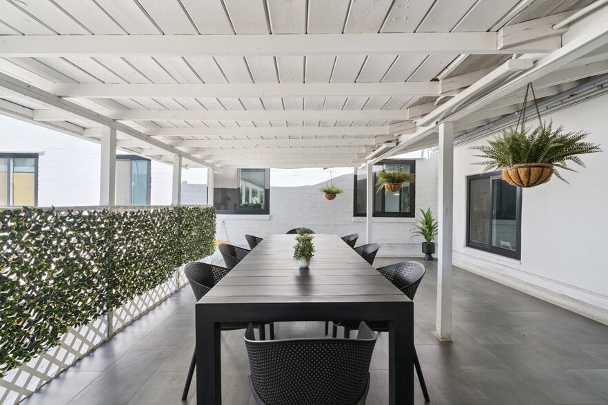 More Photos Of 203-215 N Victory Blvd, Burbank Office For Lease