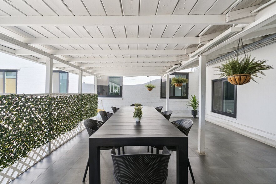 More Photos Of 203-215 N Victory Blvd, Burbank Office For Lease