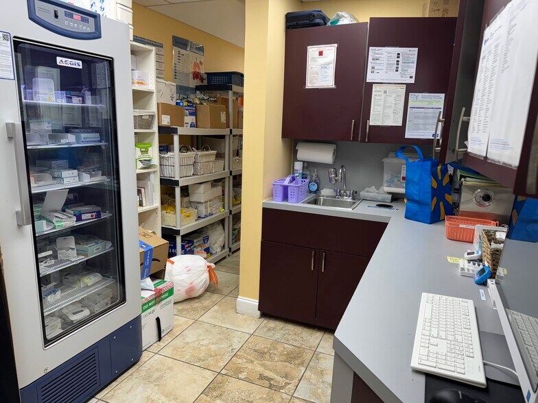 More Photos Of 5-10 Brunswick Woods Dr, East Brunswick Office For Lease