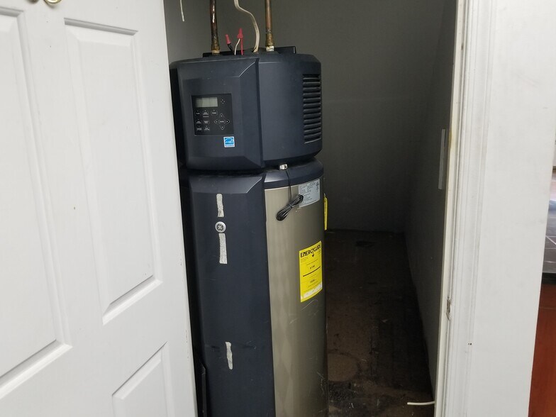 More Photos Of 4700 Stamp Rd, Marlow Heights General Retail For Lease