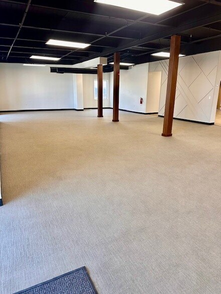 More Photos Of 920 E State Rd, American Fork Showroom For Lease