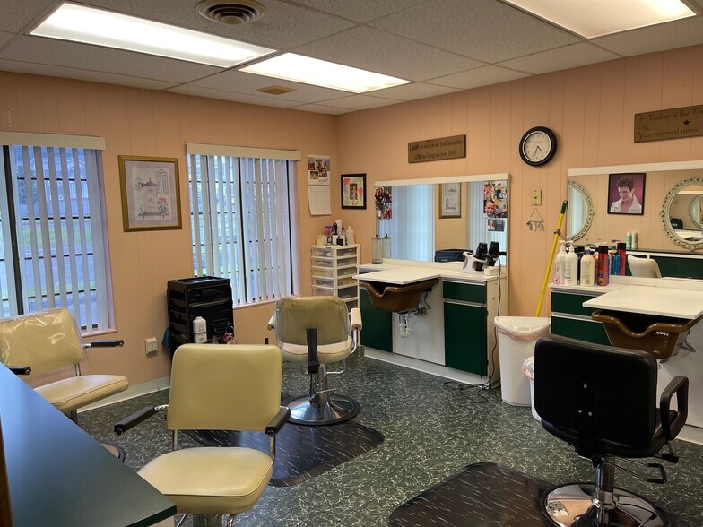 More Photos Of 304 Federal Rd, Brookfield Office For Lease