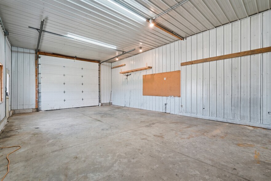 More Photos Of 301 Old Dubuque Rd, Anamosa Warehouse For Lease