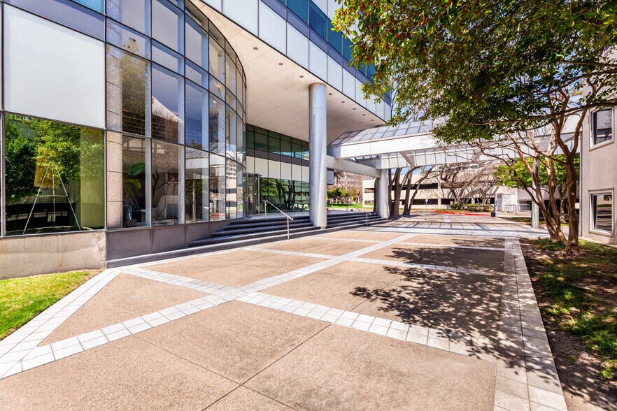More Photos Of 14850 Quorum Dr, Dallas Office For Lease