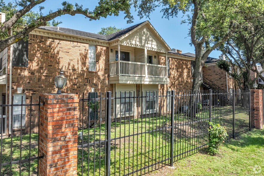 More Photos Of 2626 Holly Hall St, Houston Apartments For Sale