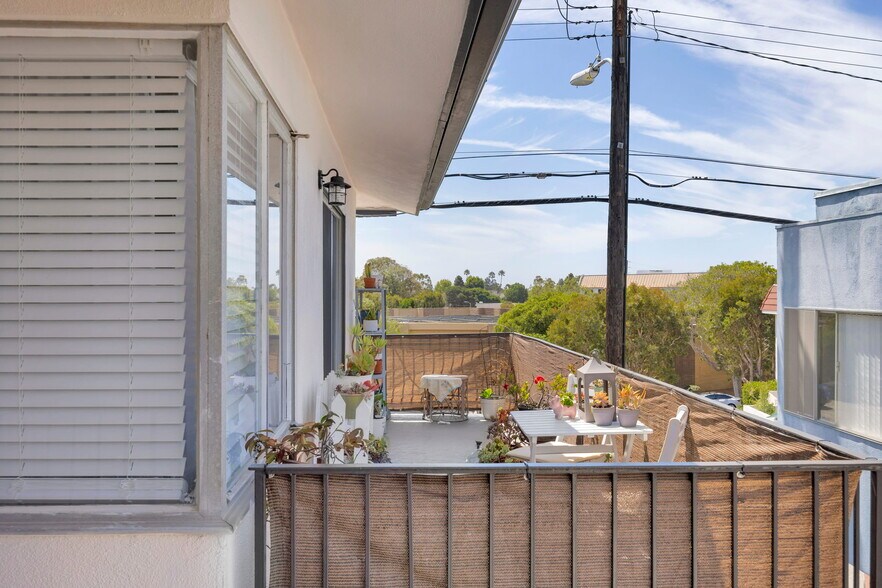 More Photos Of 7832 W Manchester Ave, Playa Del Rey Apartments For Sale