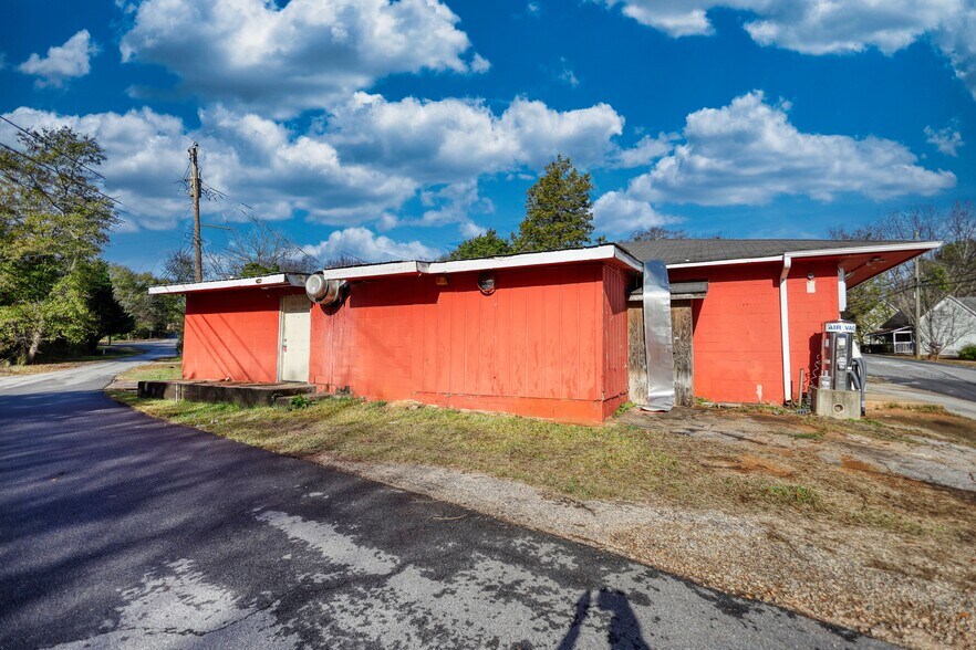 More Photos Of 247 Cannon Dr, Social Circle Restaurant For Sale