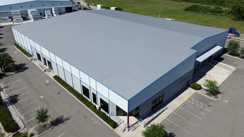 More Photos Of 3641 Ironbridge Blvd, Fort Myers Distribution For Lease