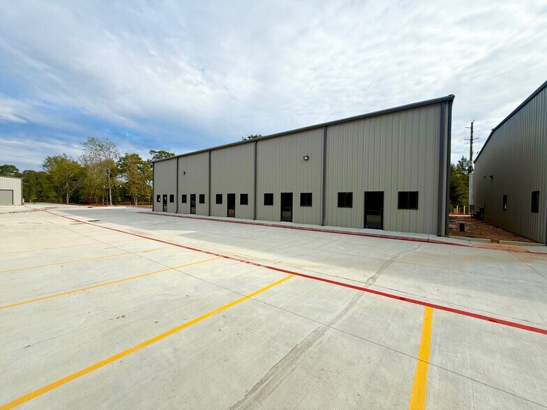 Primary Photo Of 837 Santa Fe St, Conroe Industrial For Lease