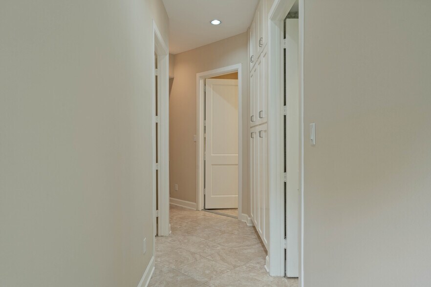 More Photos Of 16621 Hereford Dr, Tomball Flex For Sale