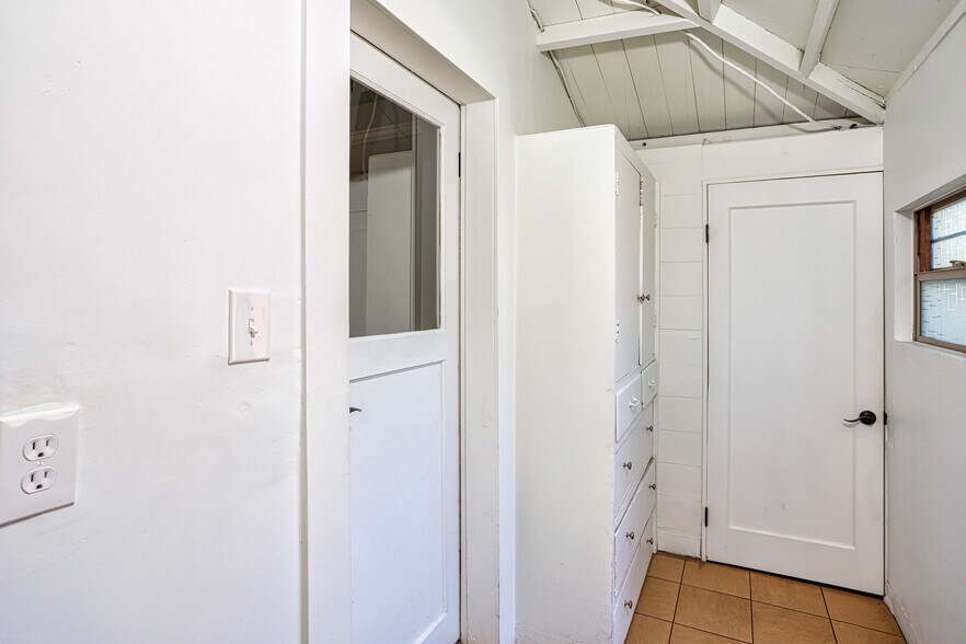 More Photos Of 4124 N Mississippi Ave, Portland Flex For Lease