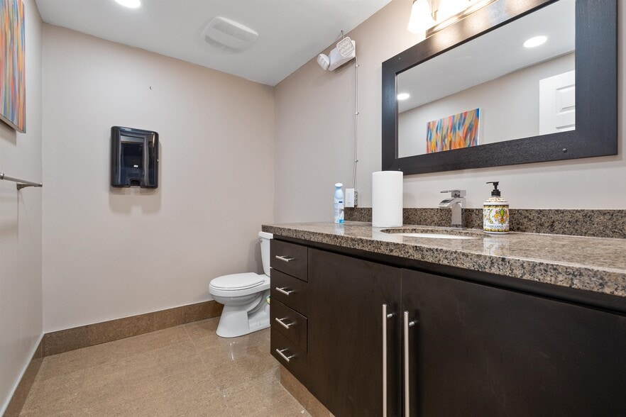 More Photos Of 2253-2265B W Railway St, Abbotsford Warehouse For Lease