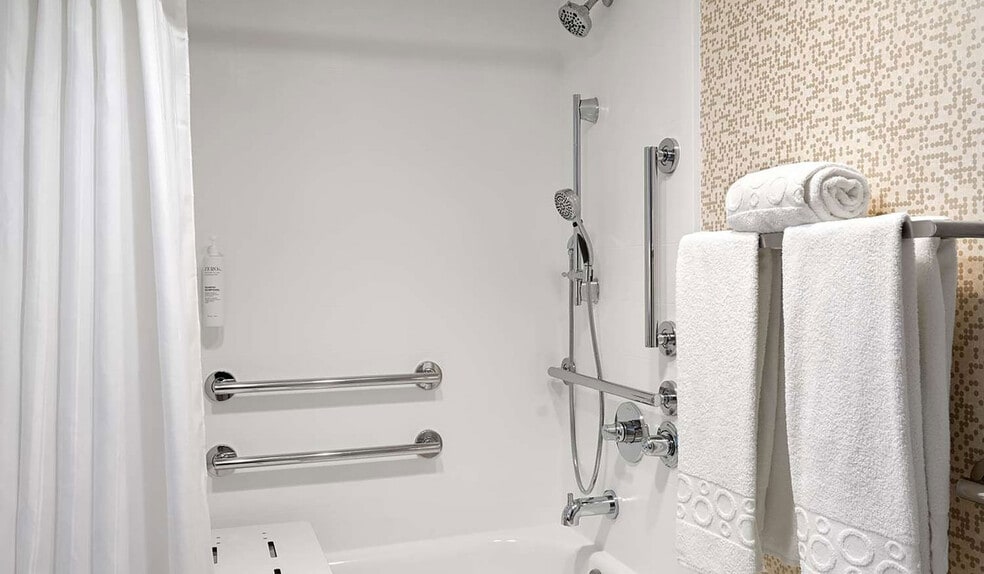 More Photos Of 9104 Keystone Crossing, Indianapolis Hotel For Sale