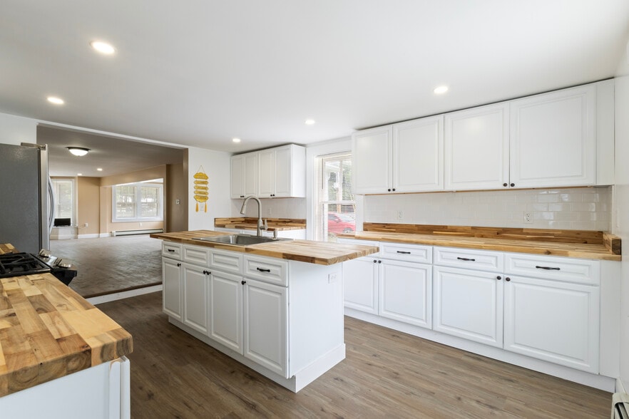 More Photos Of 14 W Natick Rd, Warwick Apartments For Sale