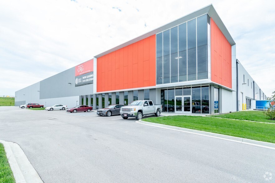 Primary Photo Of 5400 N Hanley Rd, Saint Louis Warehouse For Lease