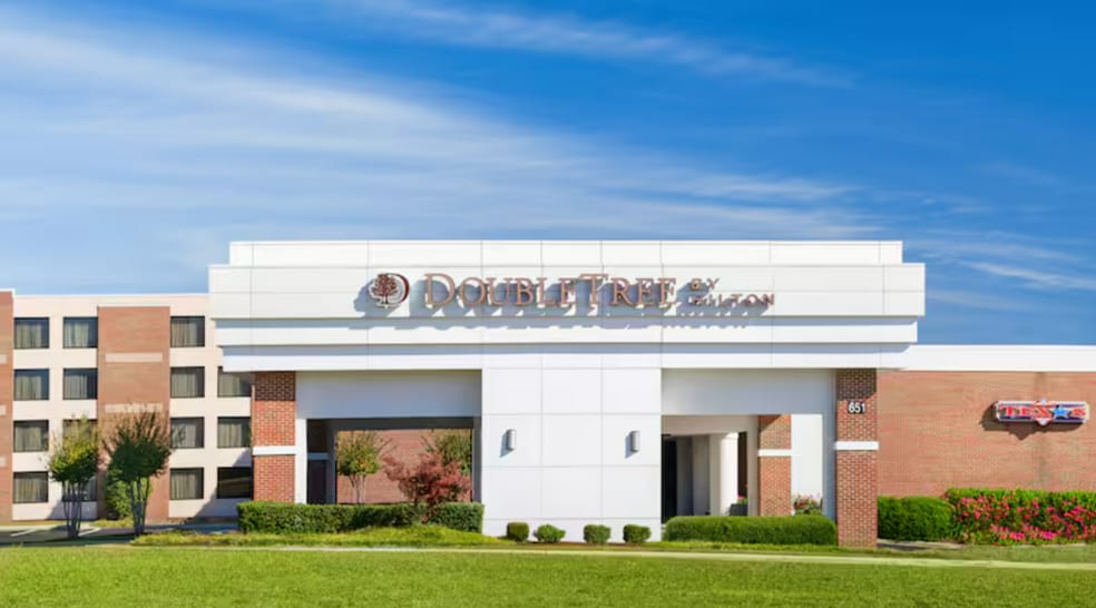 More Photos Of 651 N Winstead Ave, Rocky Mount Hotel For Sale