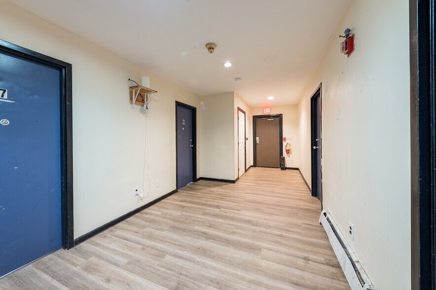 112 Waverly St, WV 26505 Sorority Fraternity House For