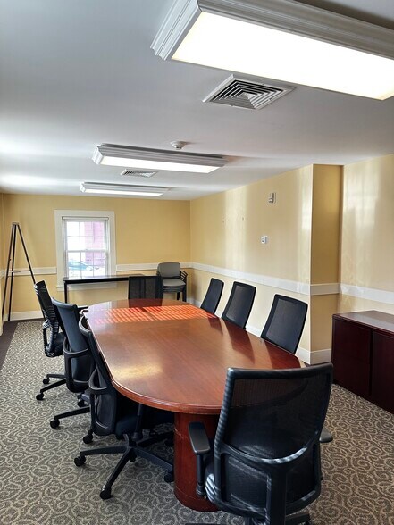 More Photos Of 109 Broad St, Middletown Office Residential For Lease