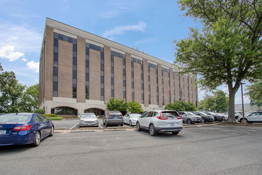 More Photos Of 8001 Braddock Rd, Springfield Office For Lease