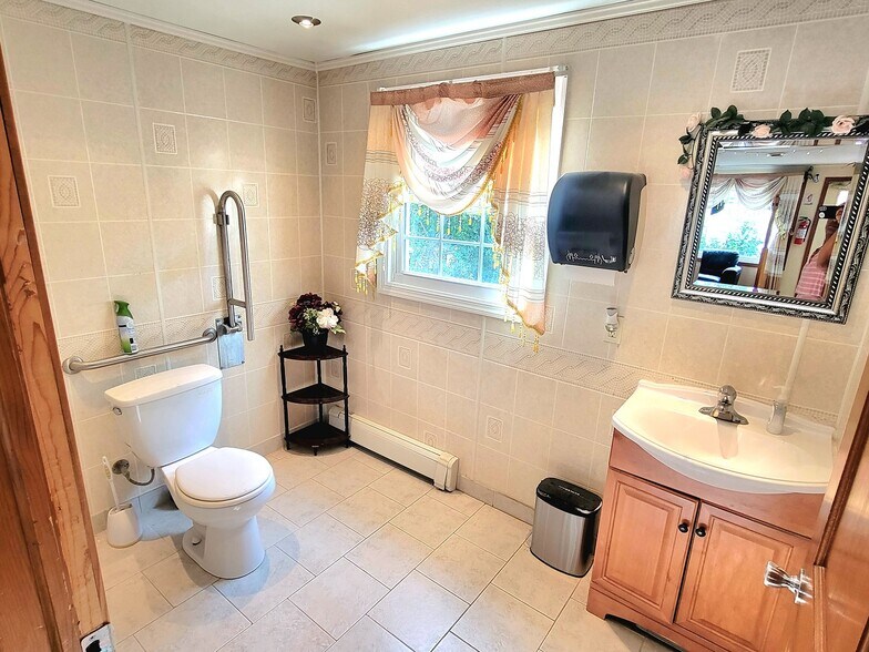 More Photos Of 635 Talcottville Rd, Vernon Freestanding For Sale