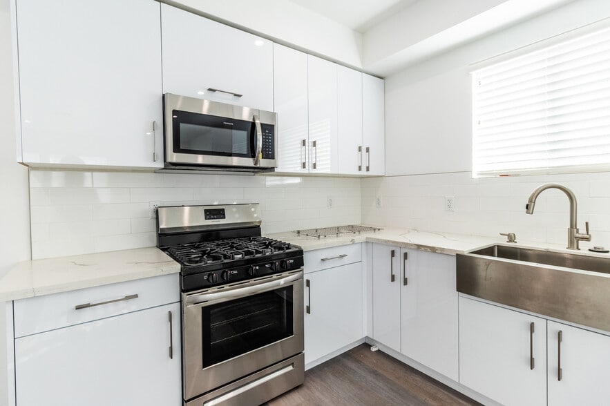 More Photos Of 1818 Thurman Ave, Los Angeles Apartments For Sale