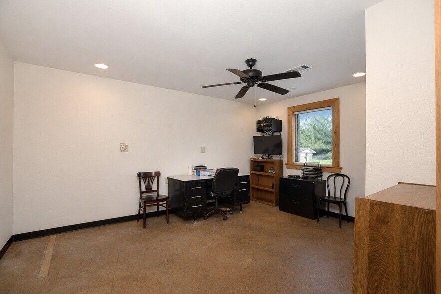 More Photos Of 3891 S Highway 365, Redfield General Retail For Sale